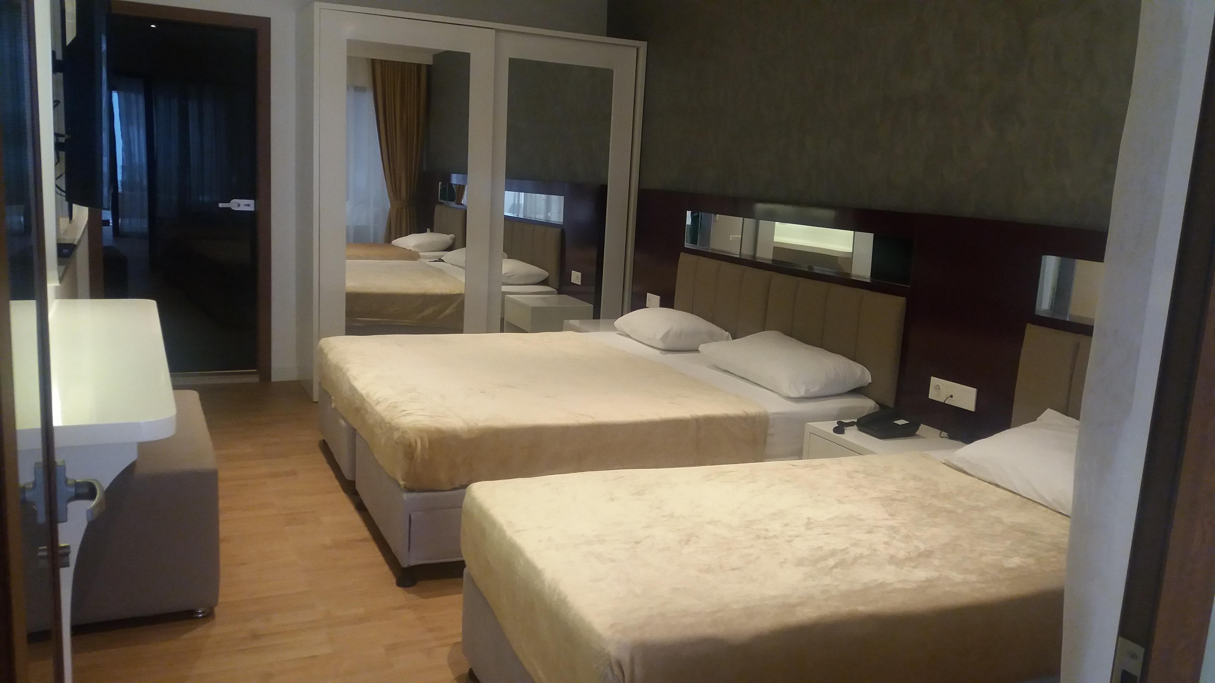 Mirage World Hotel İçmeler Esterno foto