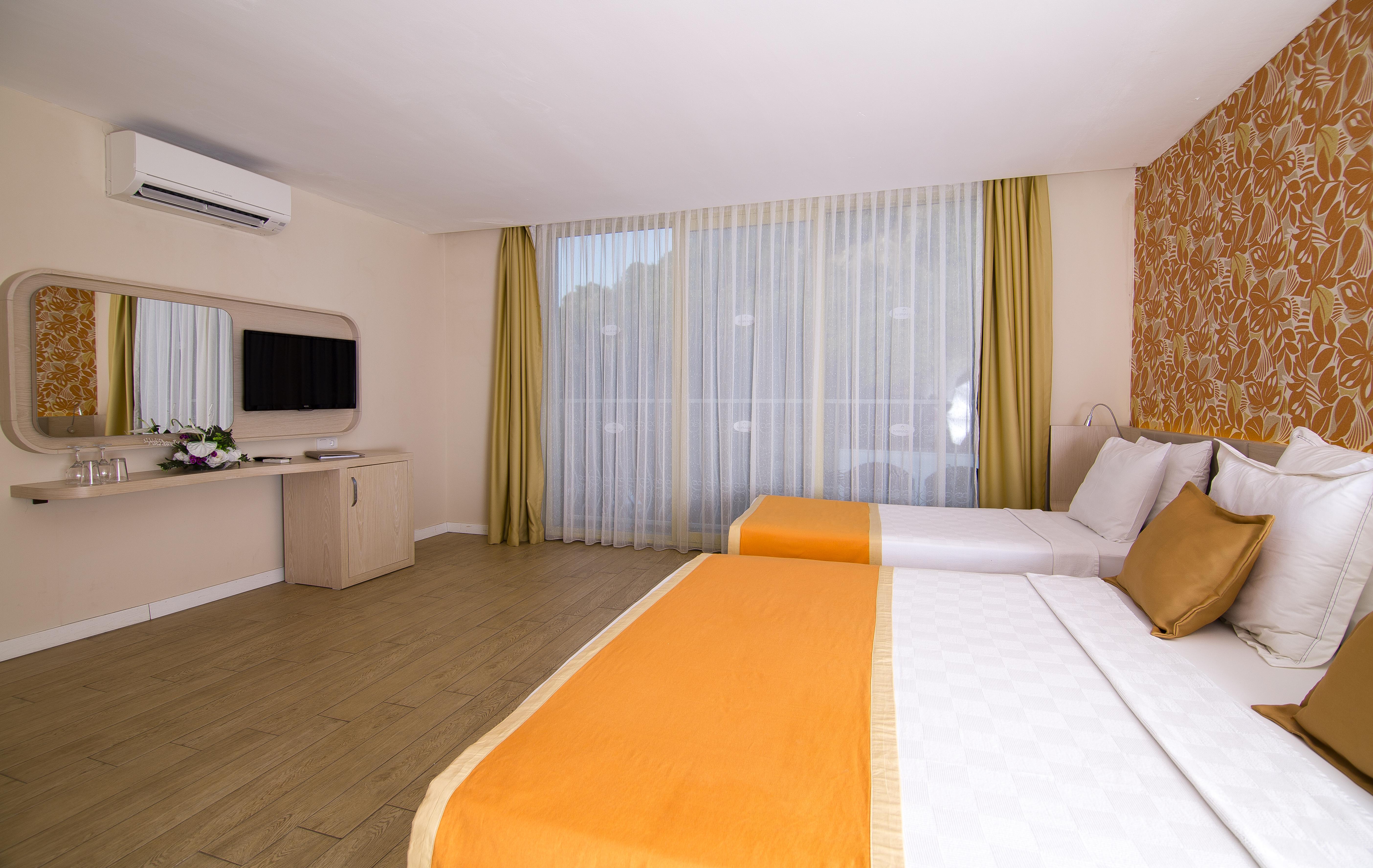 Mirage World Hotel İçmeler Esterno foto