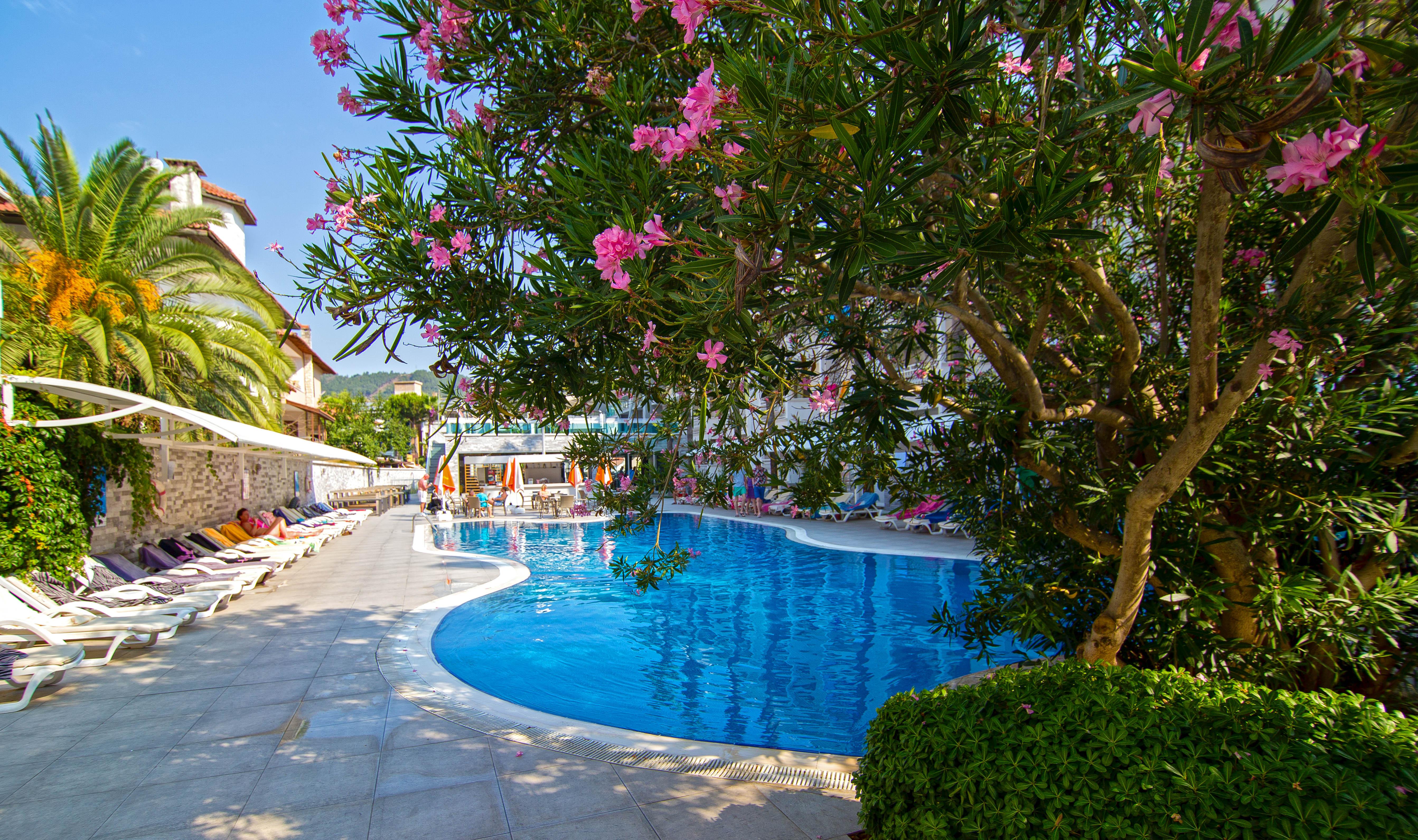 Mirage World Hotel İçmeler Esterno foto