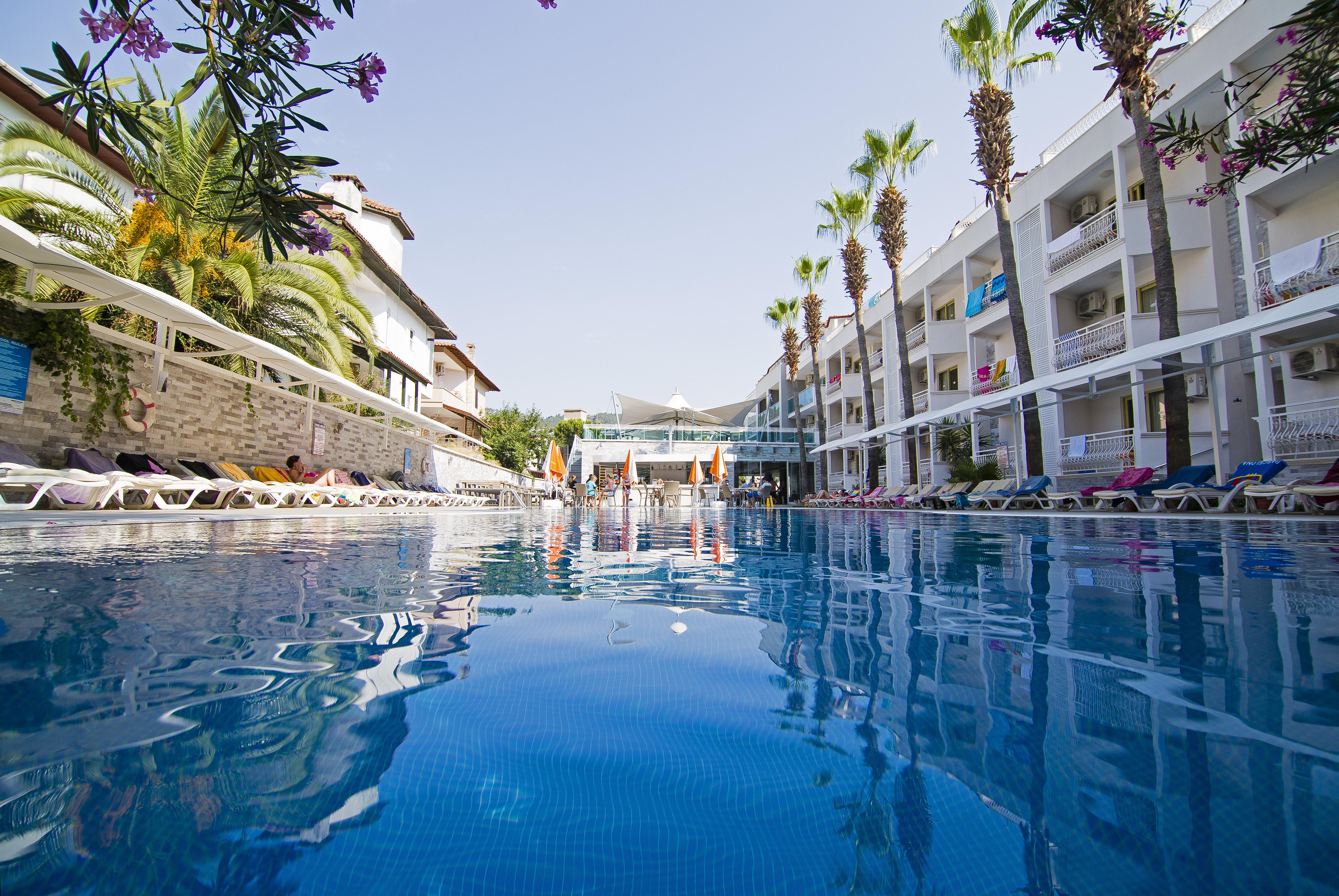 Mirage World Hotel İçmeler Esterno foto