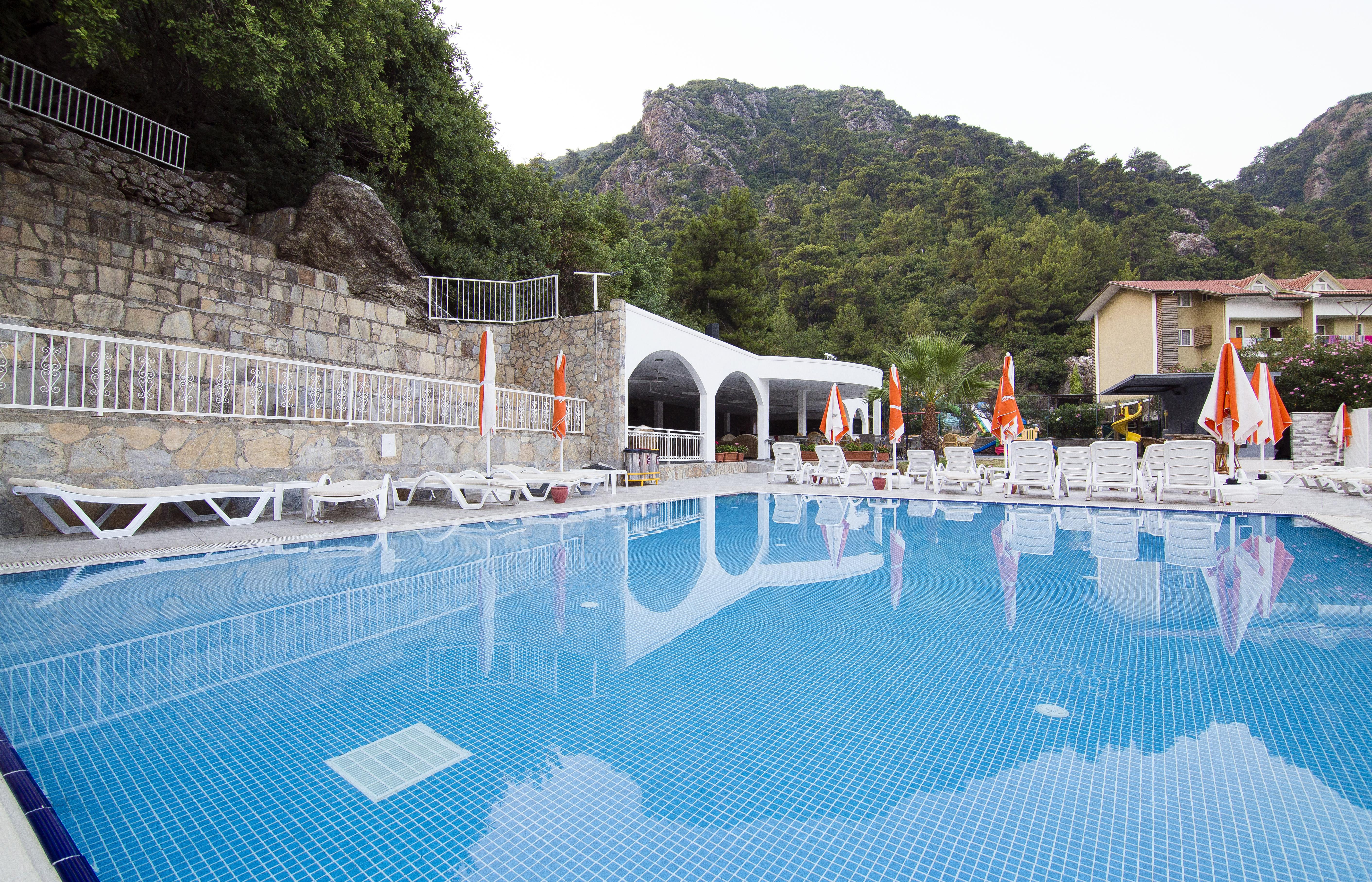 Mirage World Hotel İçmeler Esterno foto