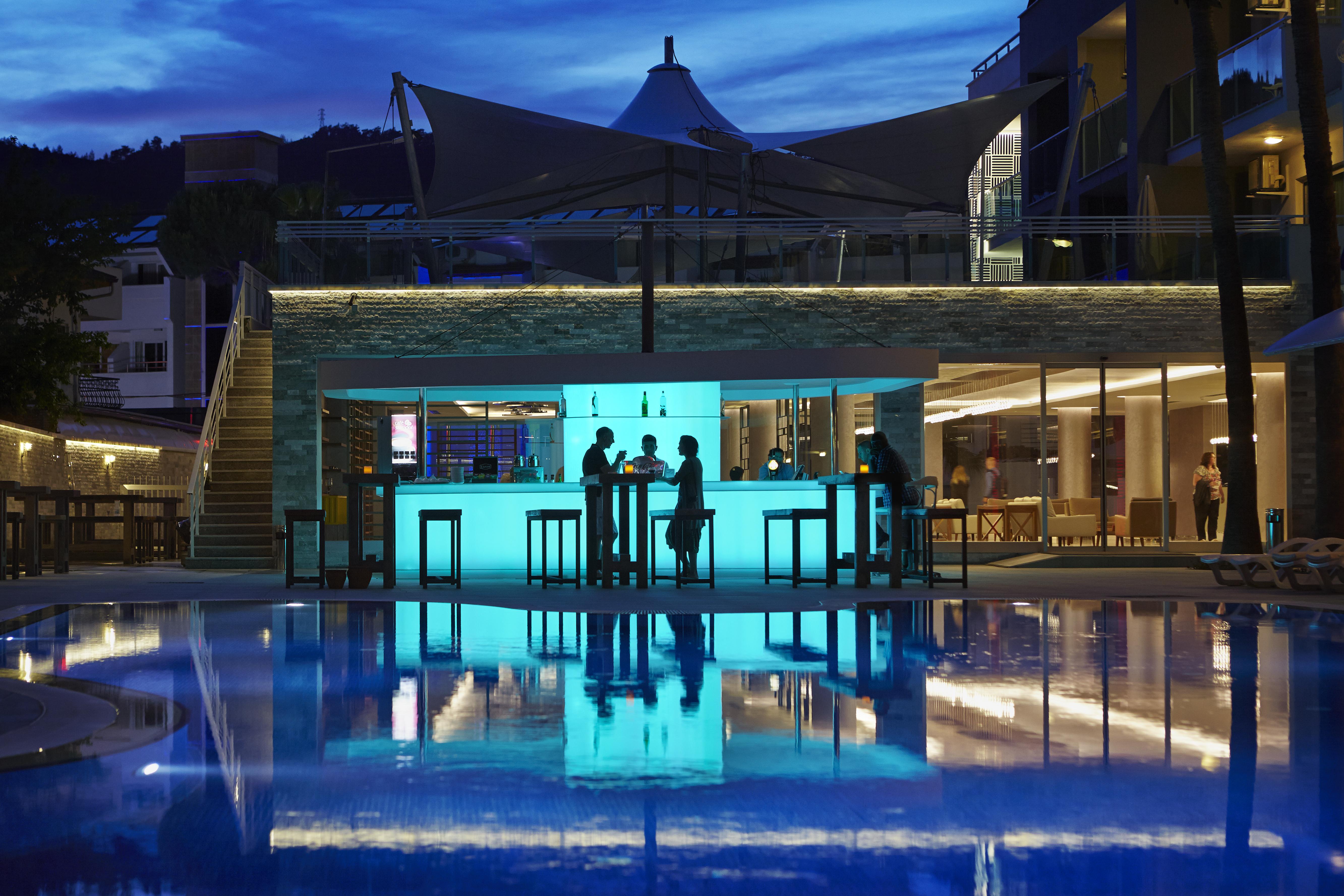 Mirage World Hotel İçmeler Esterno foto
