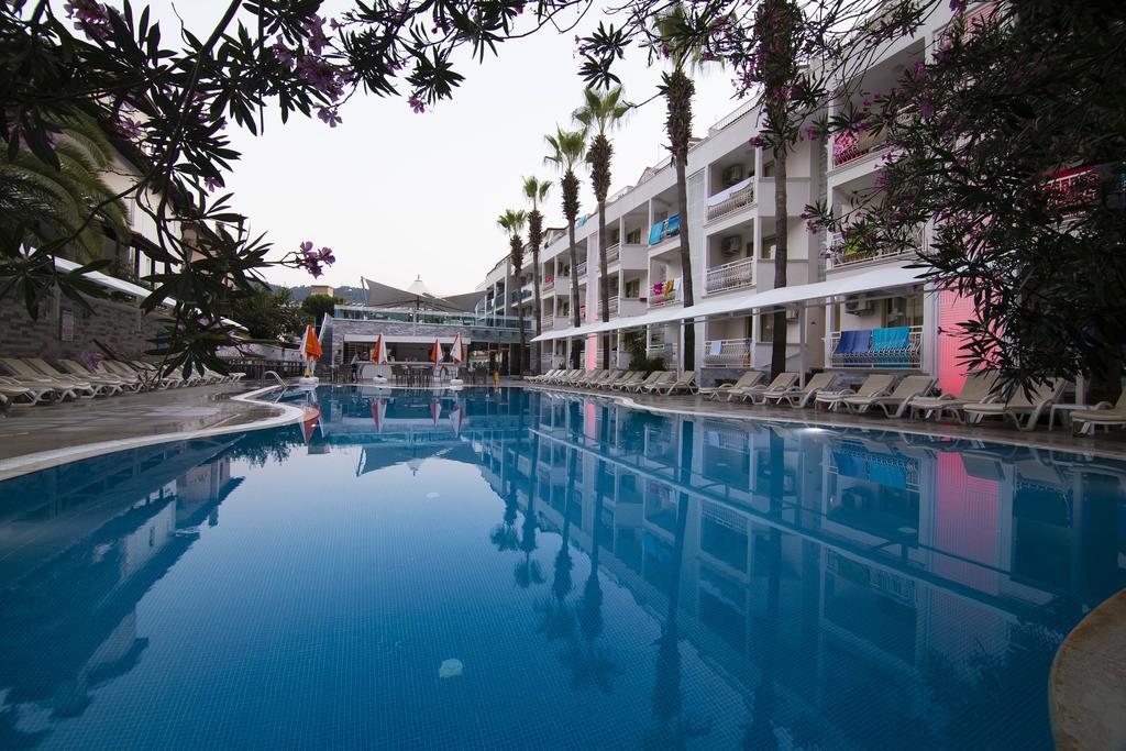 Mirage World Hotel İçmeler Esterno foto