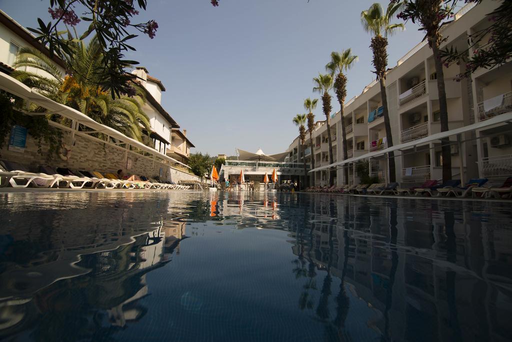 Mirage World Hotel İçmeler Esterno foto